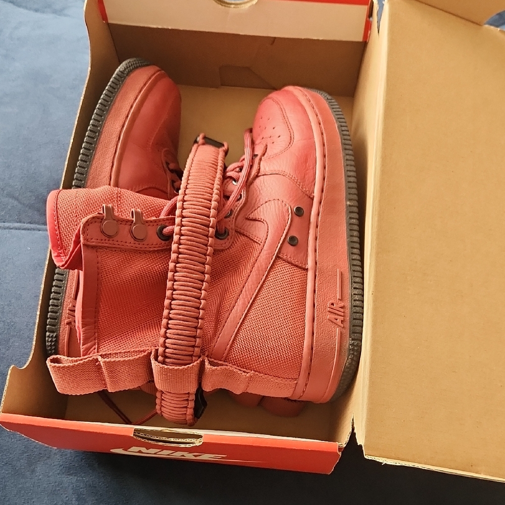 Nike Women's Coral Athletic High-Tops